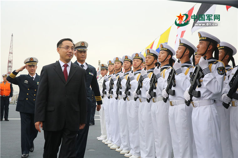 Navio de treinamento da marinha chinesa visita Portugal