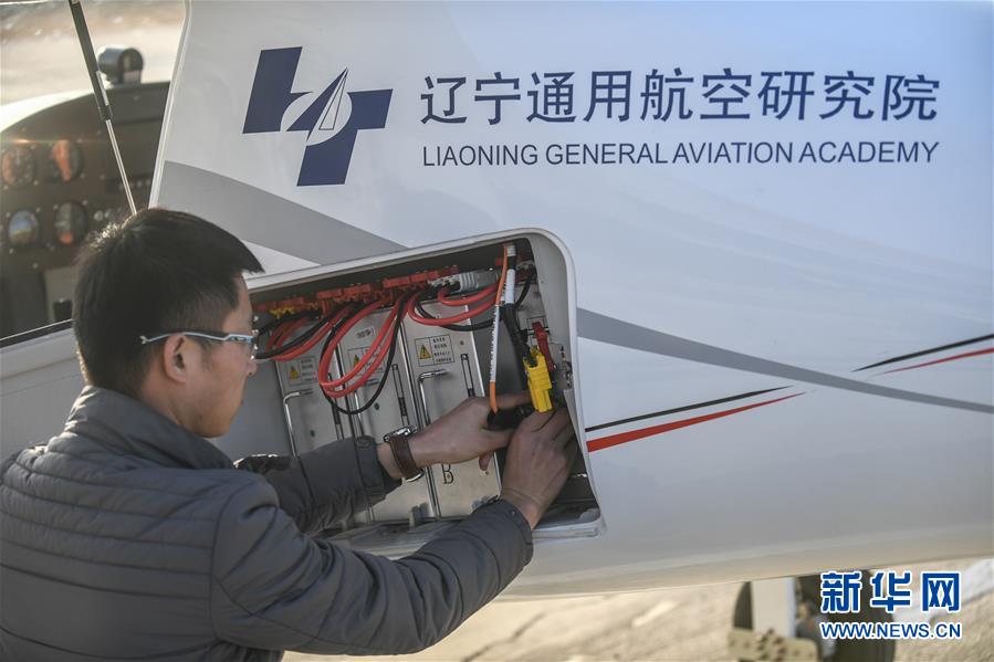 China: Avião elétrico de fabrico doméstico faz voo inaugural