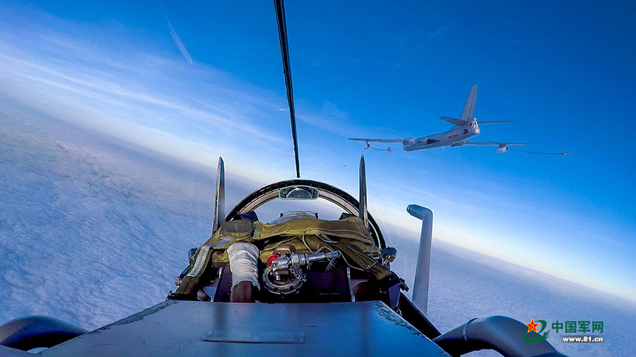 Força Aérea da China realiza exercício de reabastecimento no sul do país