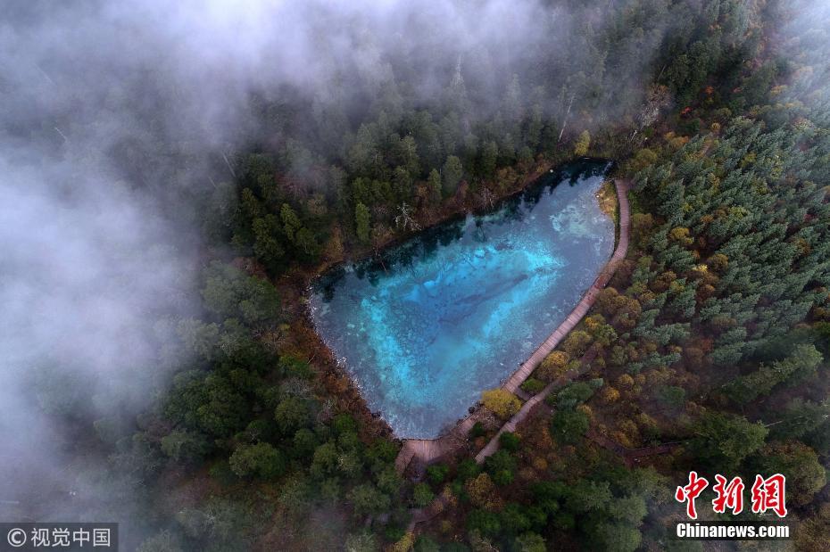 Galeria: Após terremoto, paisagem outonal devolve beleza característica a Jiuzhaigou