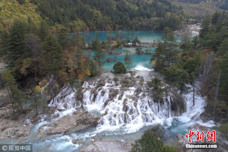 Galeria: Após terremoto, paisagem outonal devolve beleza característica a Jiuzhaigou