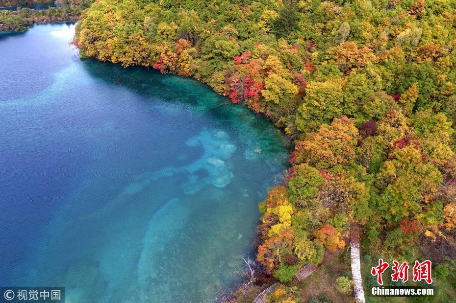 Galeria: Após terremoto, paisagem outonal devolve beleza característica a Jiuzhaigou