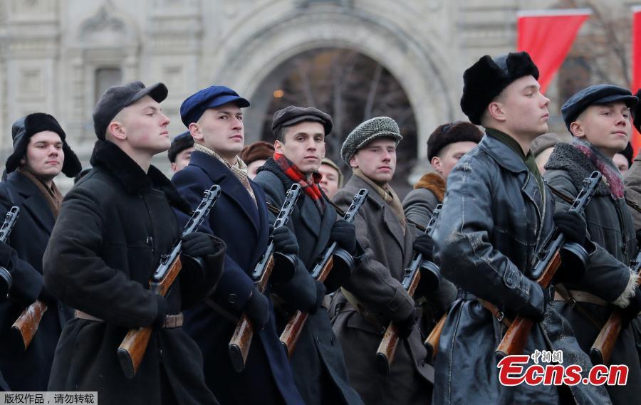 Rússia celebra aniversário da parada de 1941