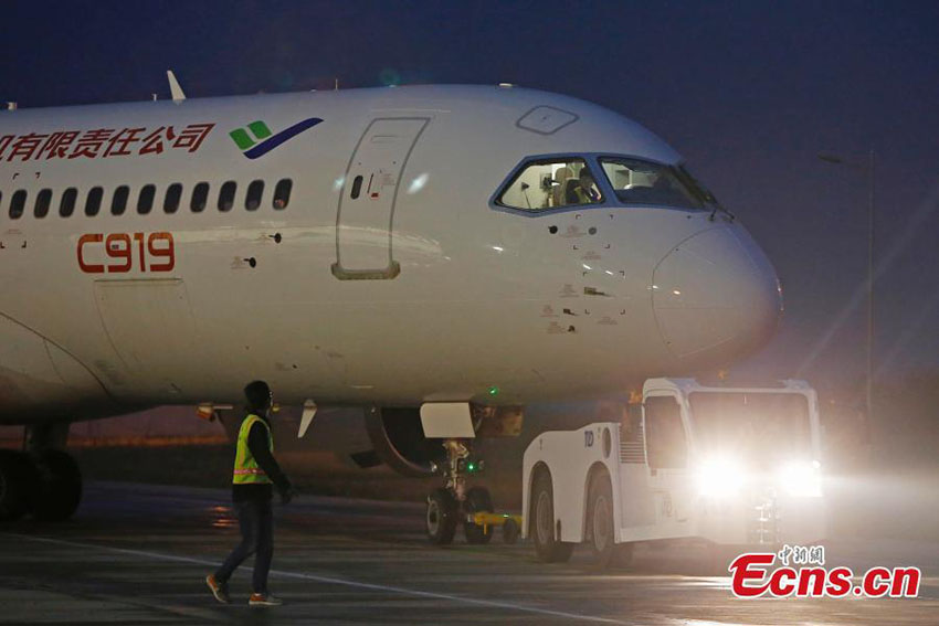 Avião comercial C919 realiza testes finais em Shanghai