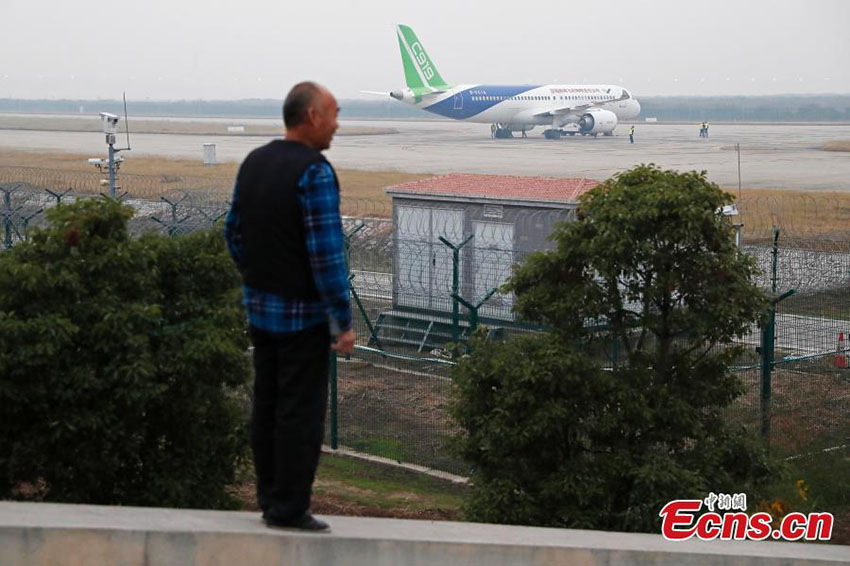 Avião comercial C919 realiza testes finais em Shanghai