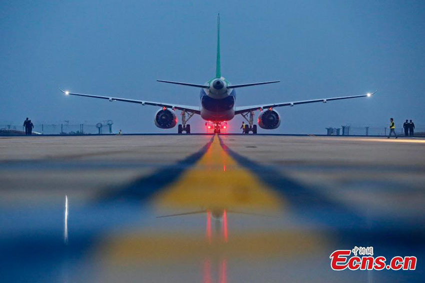 Avião comercial C919 realiza testes finais em Shanghai