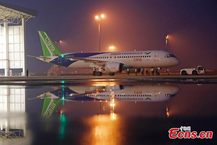 Avião comercial C919 realiza testes finais em Shanghai