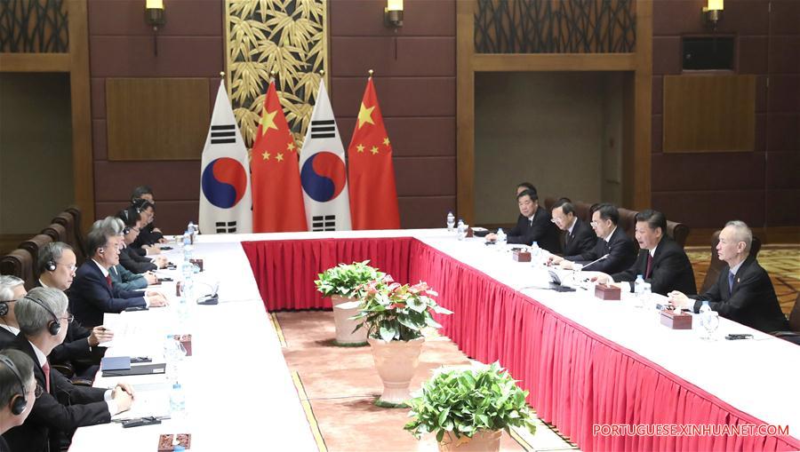 Presidentes da China e Coreia do Sul discutem laços e situação de península