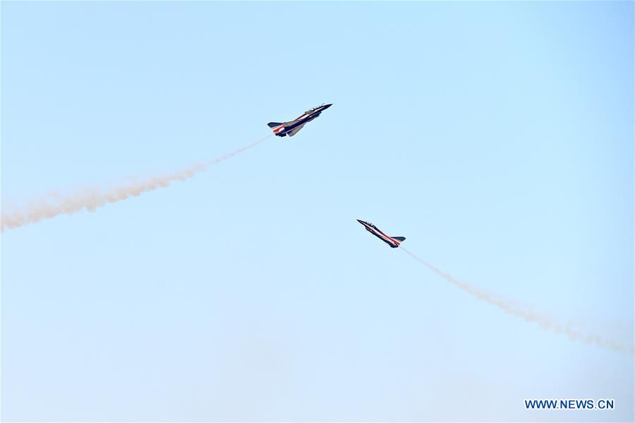 Galeria: Arranca o 15º Show Aéreo de Dubai