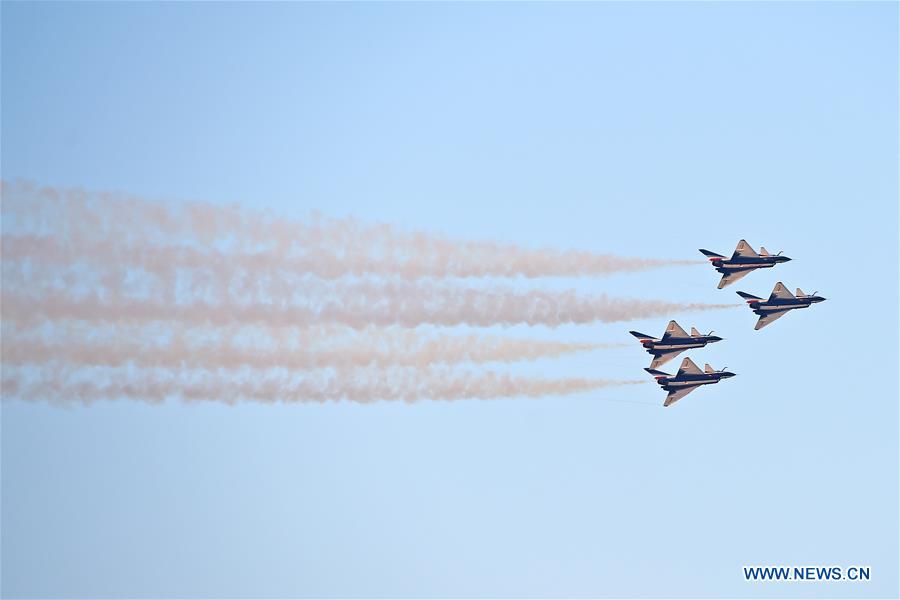 Galeria: Arranca o 15º Show Aéreo de Dubai