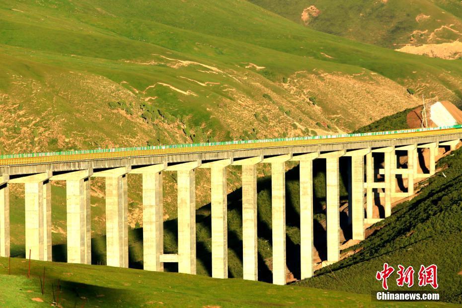 Galeria: Construção de autoestrada a 4.000m de altitude concluída 
