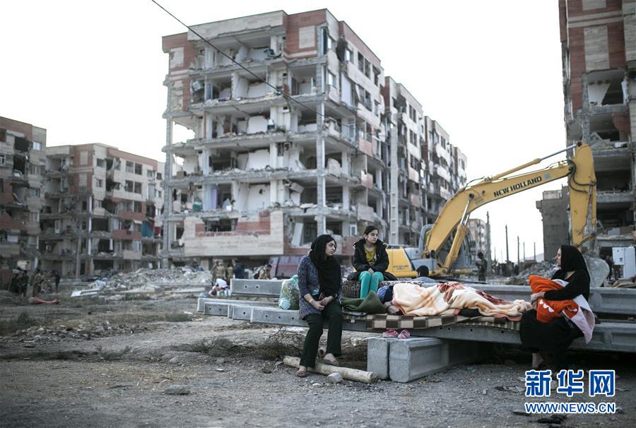 Presidente iraniano inspeciona danos causados por terremoto e promete compensação pelas perdas