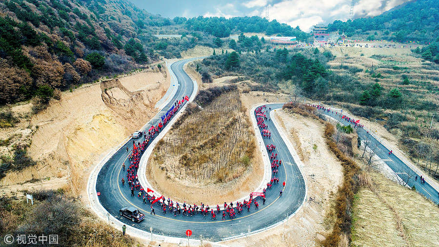 Galeria: Centenas de estudantes juntam-se para caminhada em Shanxi