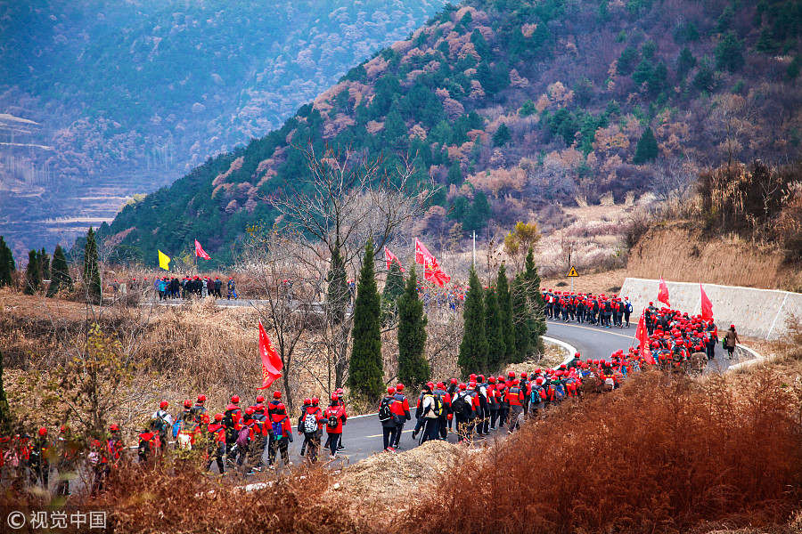 Galeria: Centenas de estudantes juntam-se para caminhada em Shanxi