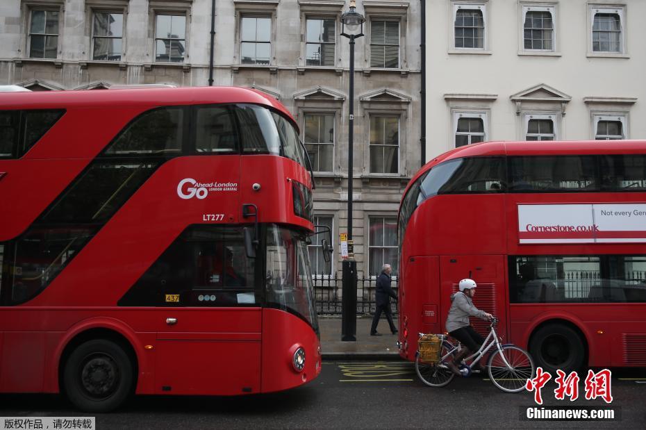 Ônibus ecológico abastecido com borras de café em operação em Londres