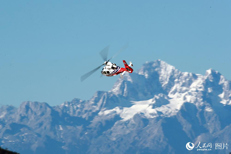 Helicóptero chinês AC312E realiza voo experimental