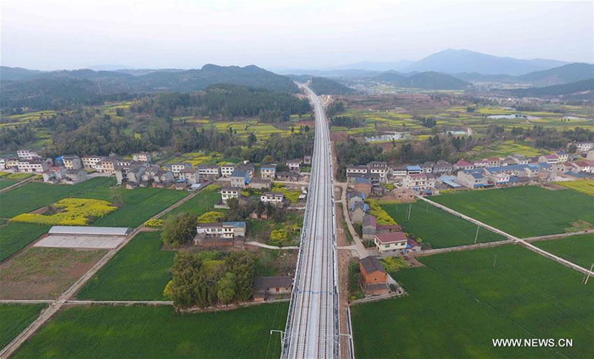 Ferrovia de alta velocidade Xi’an-Chengdu entra em funcionamento