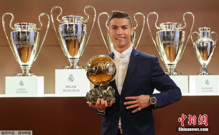 Cristiano Ronaldo iguala Messi e conquista a Bola de Ouro pela 5ª vez