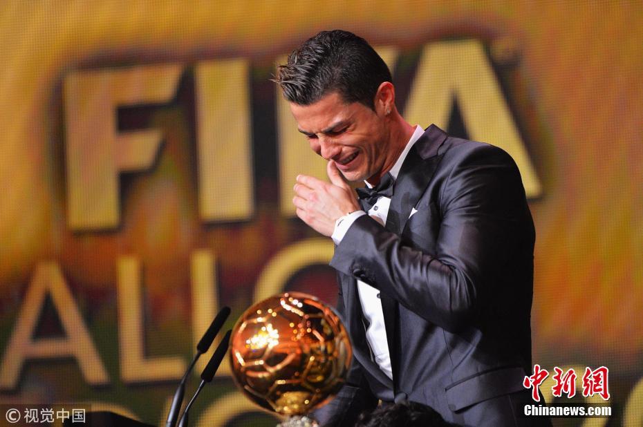 Cristiano Ronaldo iguala Messi e conquista a Bola de Ouro pela 5ª vez