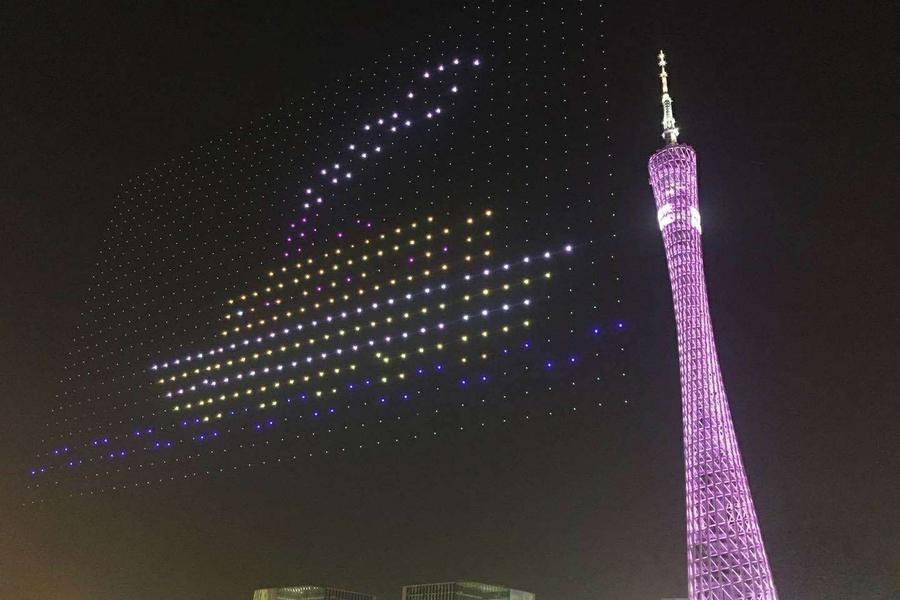 Mil drones sobrevoam Guangzhou em espetáculo luminoso do Fórum Global da Fortune