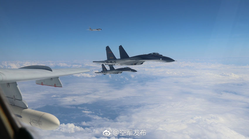 Força aérea chinesa realiza exercício de patrulha
