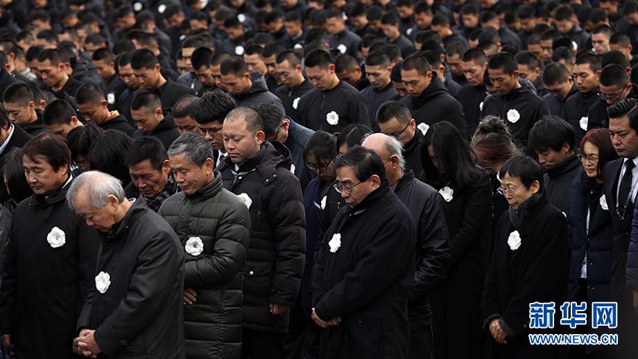 Cerimônia em homenagem aos mártires do Massacre realizada em Nanjing