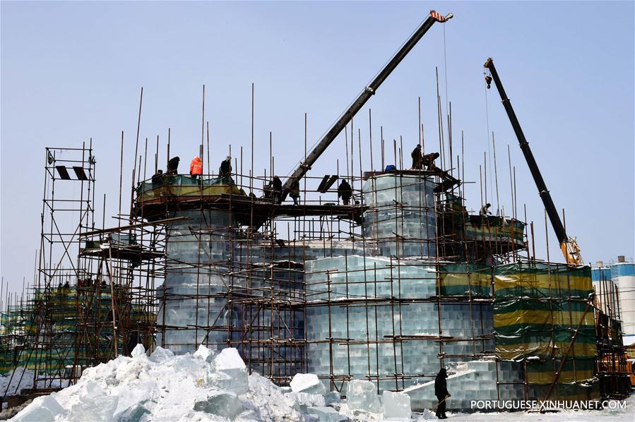 Construção do parque Mundo de Gelo e Neve em Harbin