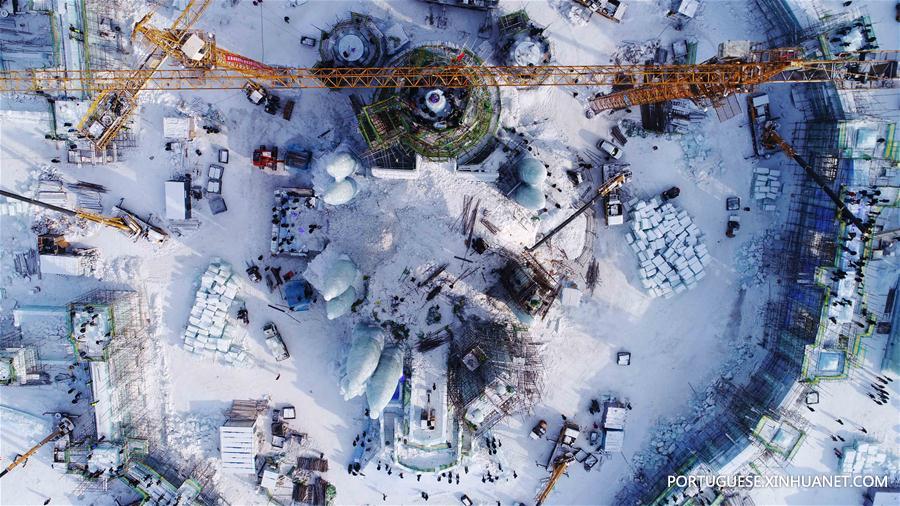 Construção do parque Mundo de Gelo e Neve em Harbin