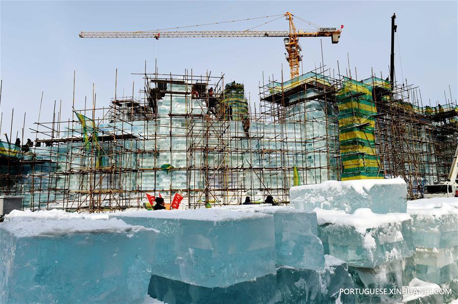 Construção do parque Mundo de Gelo e Neve em Harbin