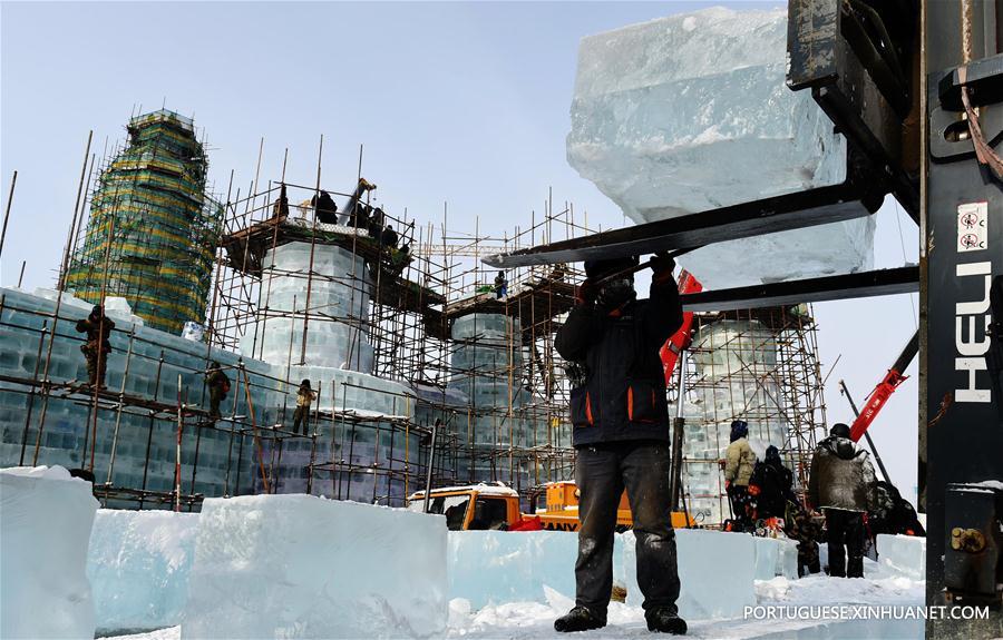 Construção do parque Mundo de Gelo e Neve em Harbin