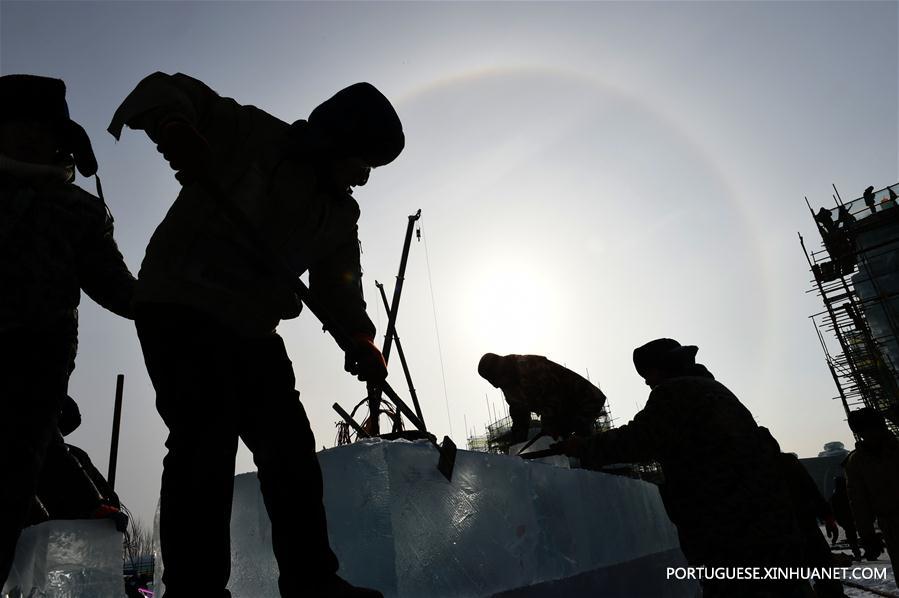 Construção do parque Mundo de Gelo e Neve em Harbin