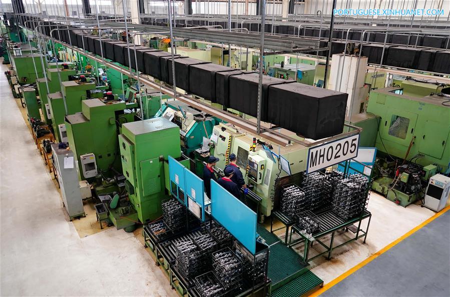 Tangshan desenvolve fabricação de equipamentos com corte contínuo da sobrecapacidade de aço