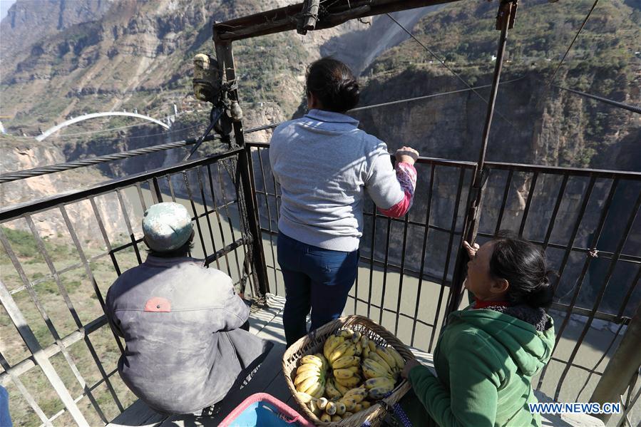 Teleférico sobre o rio Jinshajiang no sudoeste da China encerrará em 2018