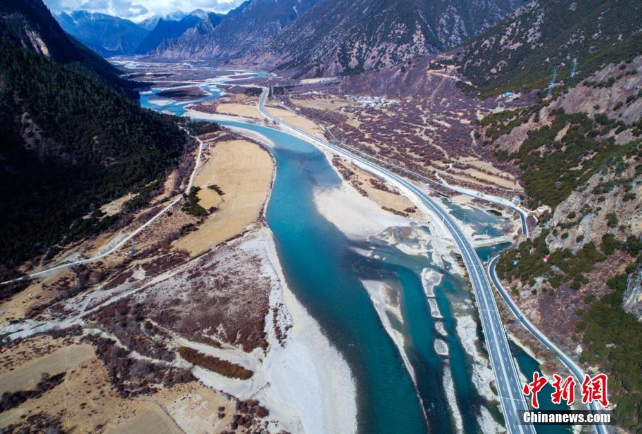 Galeria: Visão aérea da estrada entre Lhasa e Nyingchi 