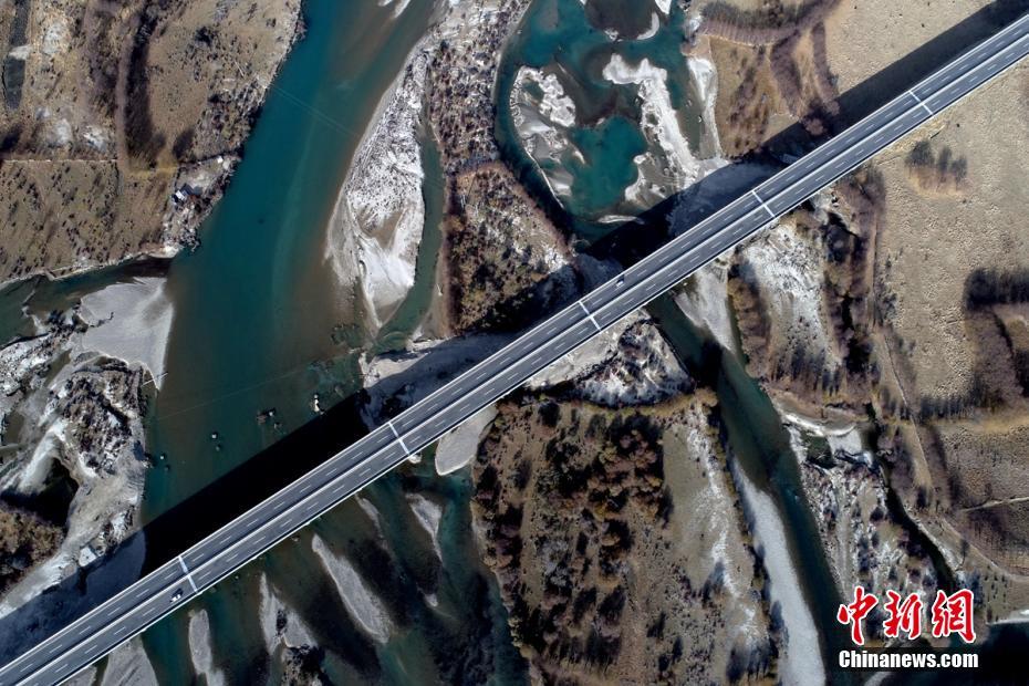 Galeria: Visão aérea da estrada entre Lhasa e Nyingchi 