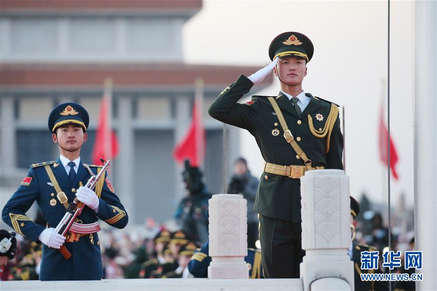 ELP assume deveres de hasteamento de bandeira na Praça Tian'anmen no Ano Novo