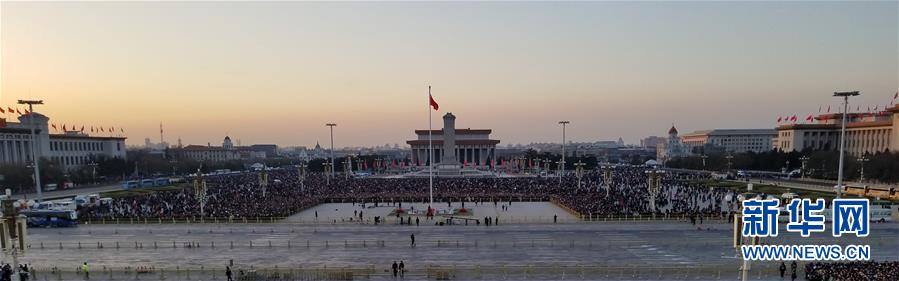 ELP assume deveres de hasteamento de bandeira na Praça Tian'anmen no Ano Novo