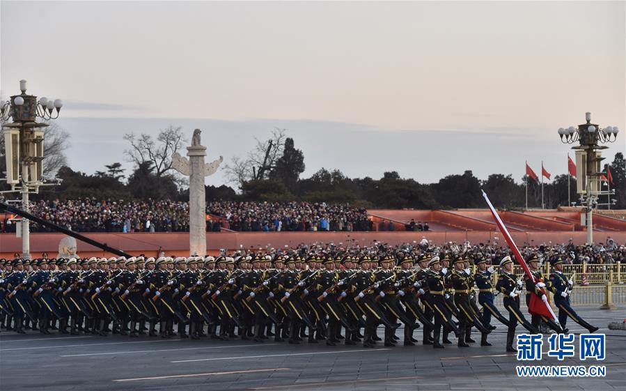 ELP assume deveres de hasteamento de bandeira na Praça Tian'anmen no Ano Novo