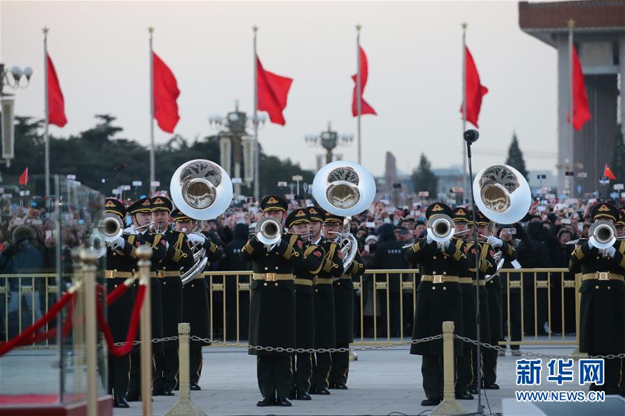 ELP assume deveres de hasteamento de bandeira na Praça Tian'anmen no Ano Novo