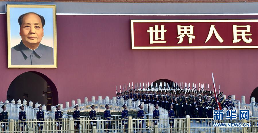 ELP assume deveres de hasteamento de bandeira na Praça Tian'anmen no Ano Novo