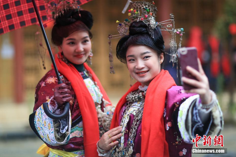 Galeria: Comunidades da etnia Dong preparam a chegada do festival de Dongnian