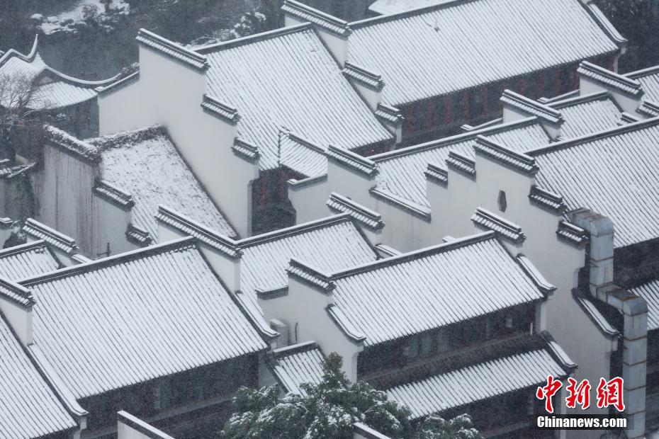 Galeria: Primeiro nevão do ano cobre de branco paisagens urbanas na China