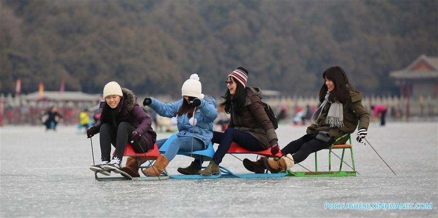 Pista de patinação no Palácio de Verão em Beijing