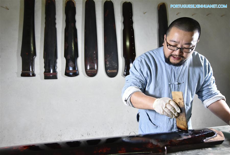 Wang Bing, herdeiro da herança cultural imaterial da cítara chinesa em Zunyi