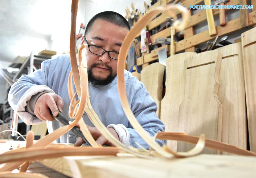 Wang Bing, herdeiro da herança cultural imaterial da cítara chinesa em Zunyi