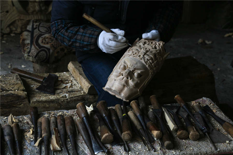 Galeria: Máscaras de madeira da ópera Dixi