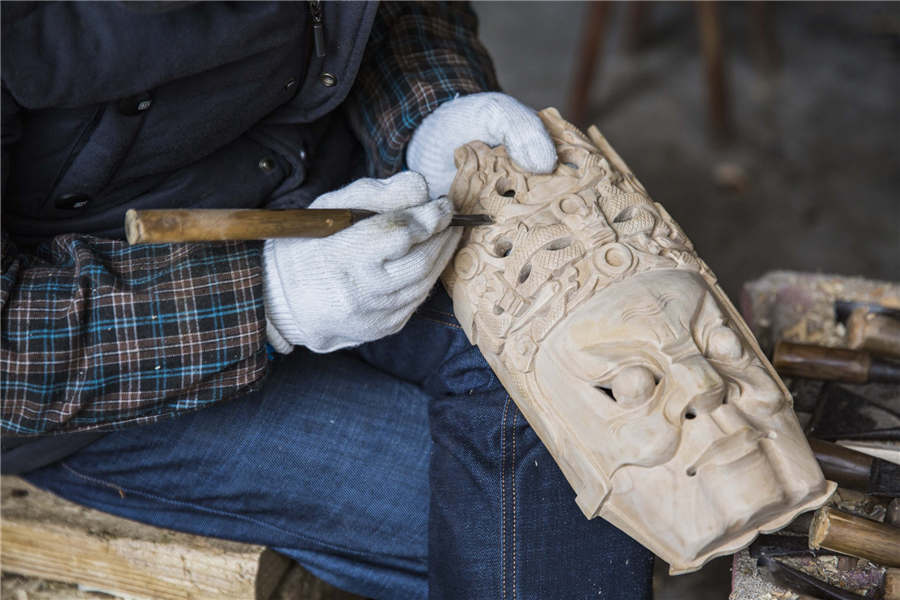 Galeria: Máscaras de madeira da ópera Dixi