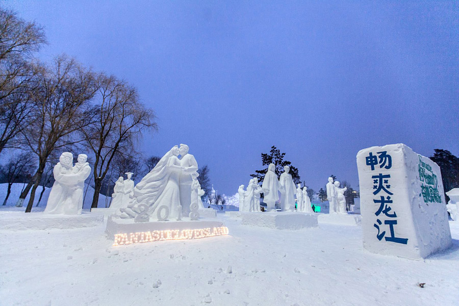 Galeria: esculturas de neve em homenagem a histórias de amor