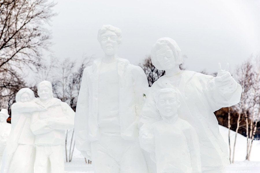 Galeria: esculturas de neve em homenagem a histórias de amor