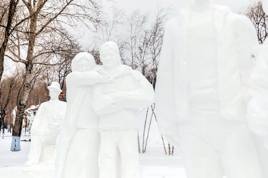 Galeria: esculturas de neve em homenagem a histórias de amor